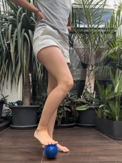 Žena cvičící jogu