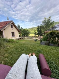 Žena cvičící jogu